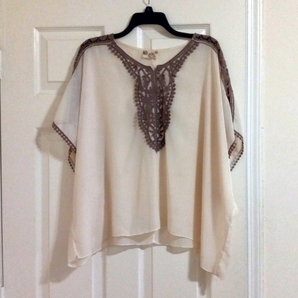 Lavish Flowing Top with Macrame Detail  EUC
